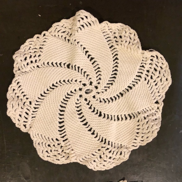 HANDMADE WITH LOVE DOILIES - Picture 2 of 3